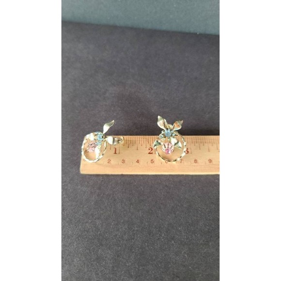 Filigree Flower Rhinestone Screwback Earrings - Picture 4 of 10